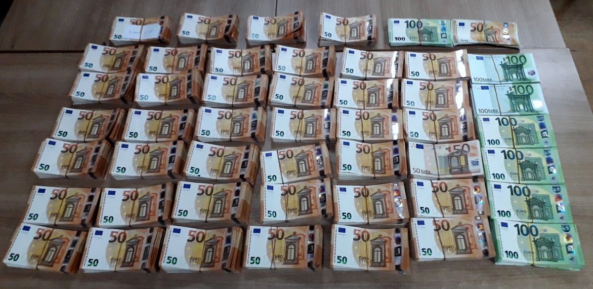 counterfeit money received from cash order , Fake money being passed as real , Fake money that feels real ,Prop money ,Fake money that looks real , Fake money Euro